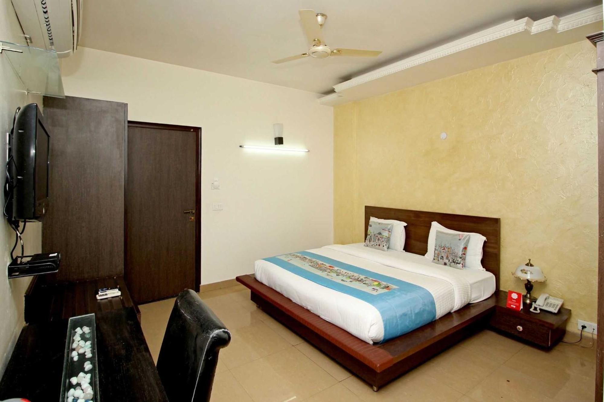 Super Collection O Sakshi Hotel Gurgaon Exterior photo